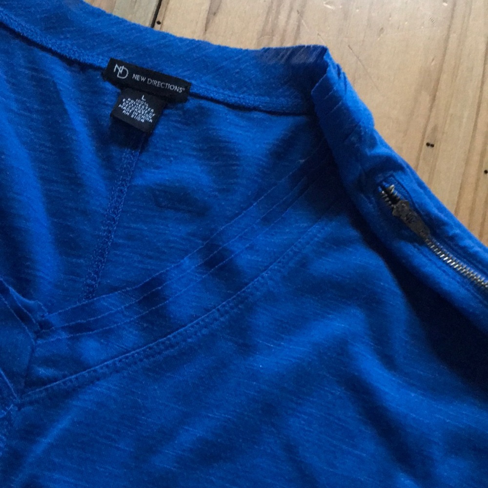 Blue top - Picture 2 of 2